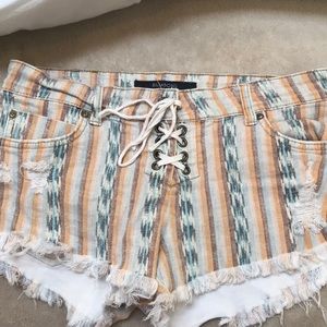 Printed lace up billabong shorts